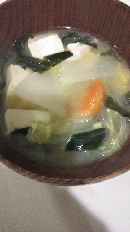野菜とワカメのお味噌汁