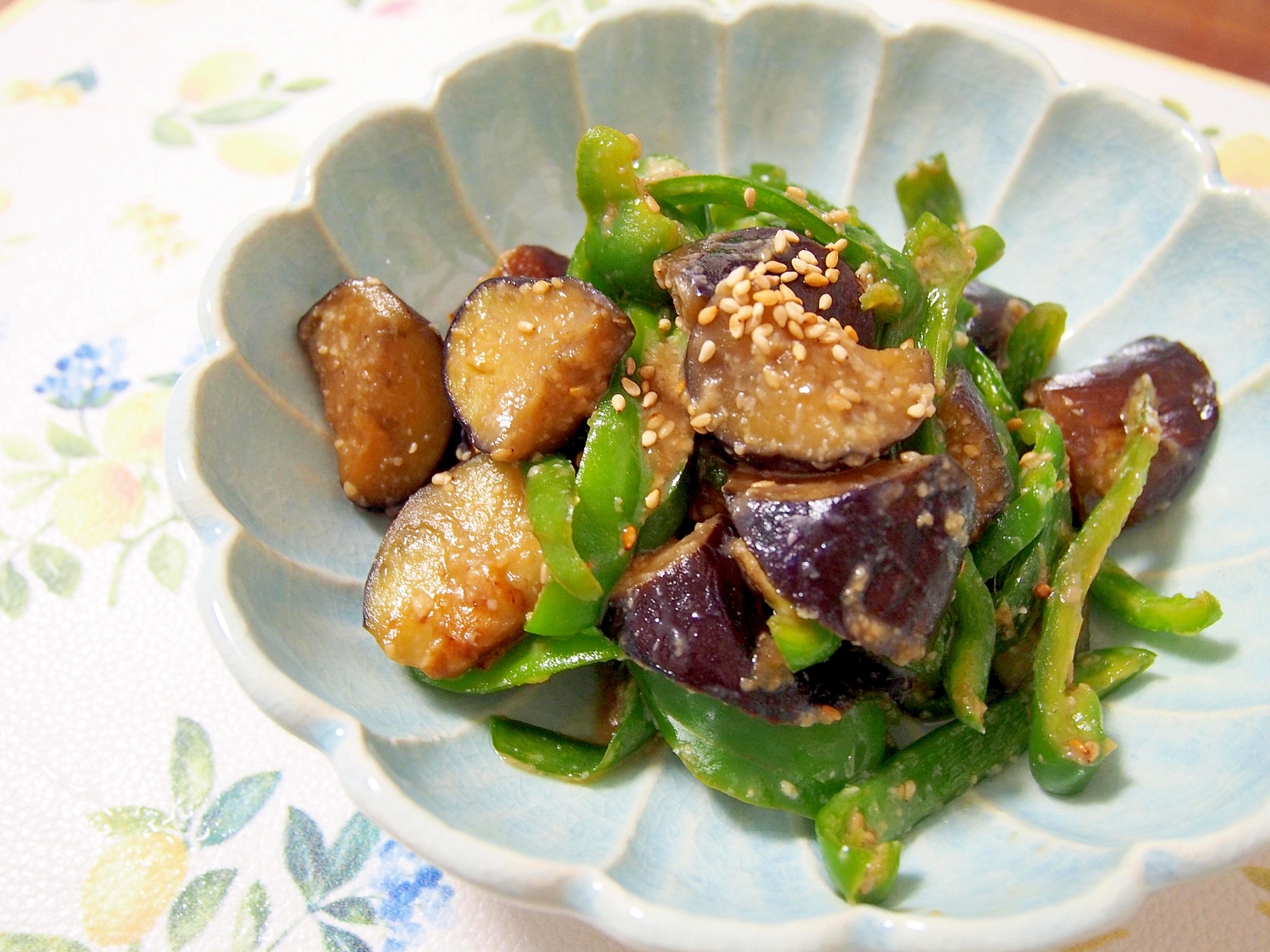 サッと簡単おかず【なすとピーマンの甘味噌生姜炒め】