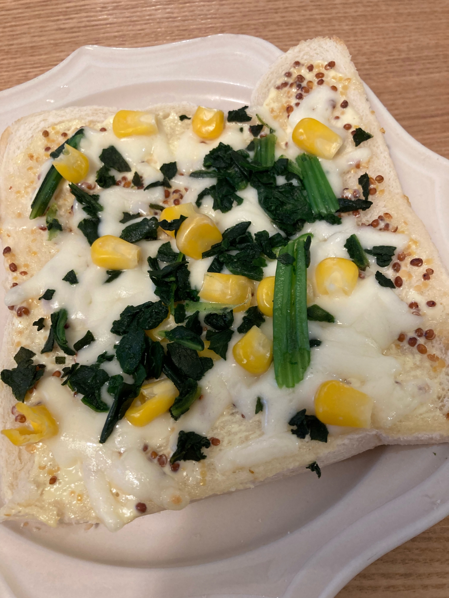 ほうれん草とコーンのオープンサンド