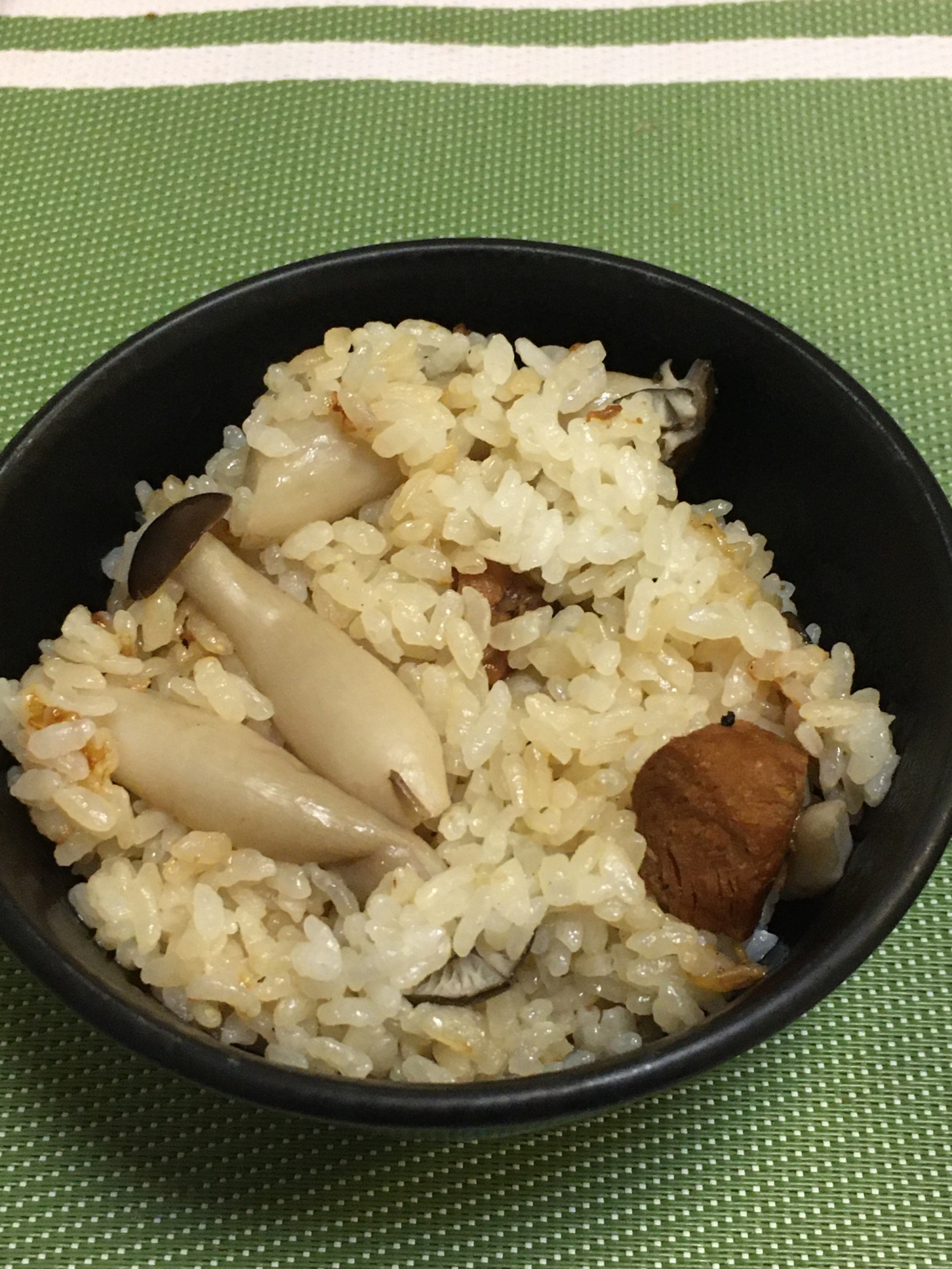 焼き鳥缶で調味料いらずの炊き込みご飯