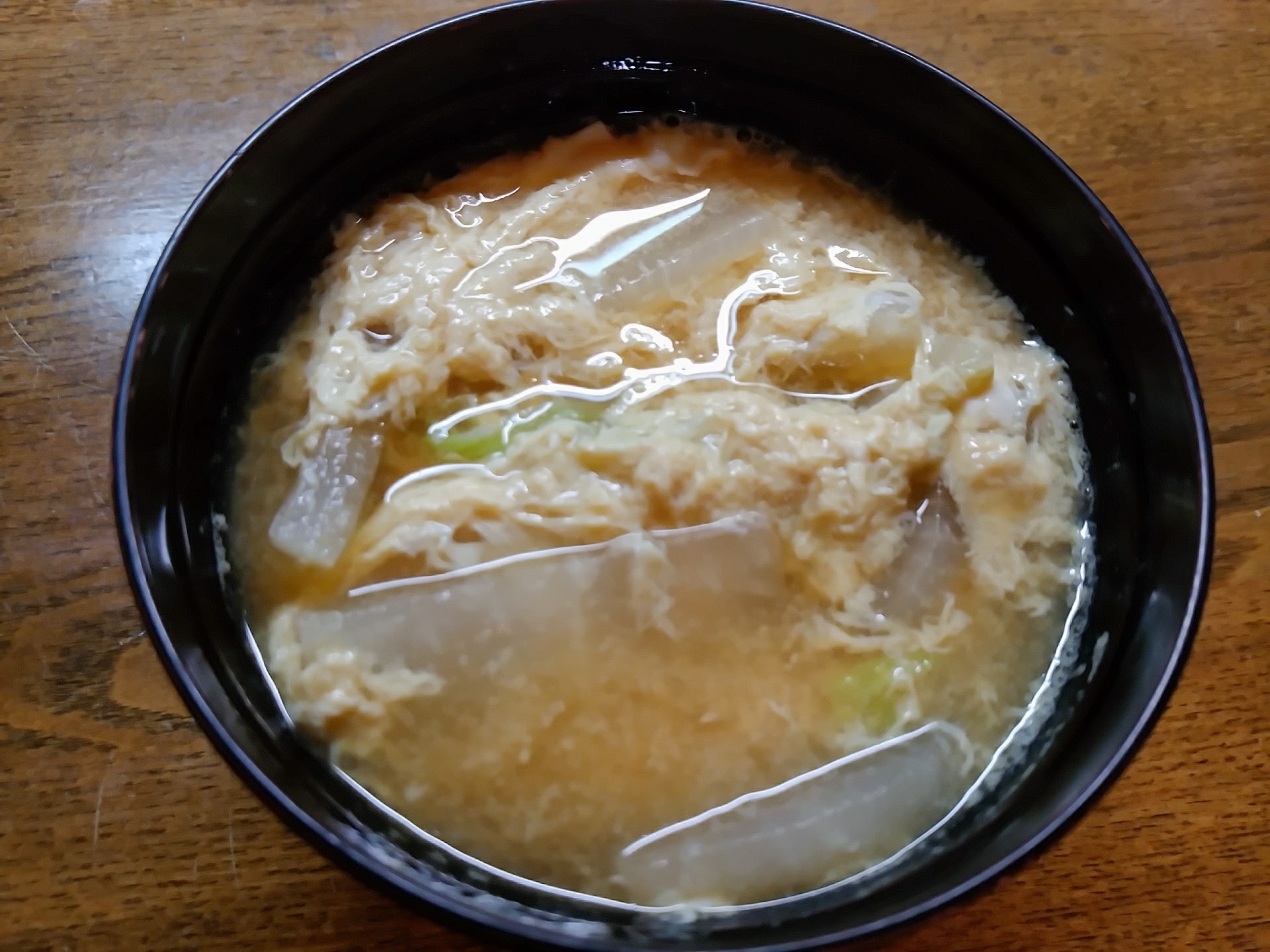 大根と白菜と溶き卵の味噌汁