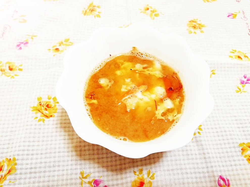 炒り卵と人参の味噌スープ