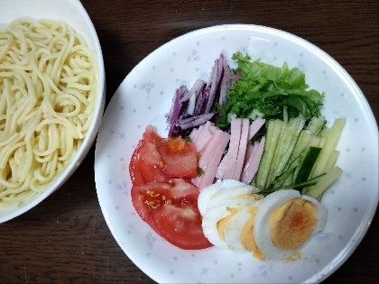 自分でトッピングする♪冷やし中華ෆ˚*