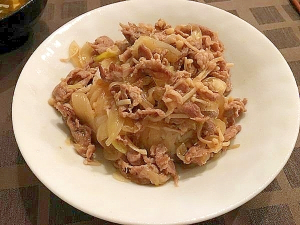 豚角煮味の豚丼