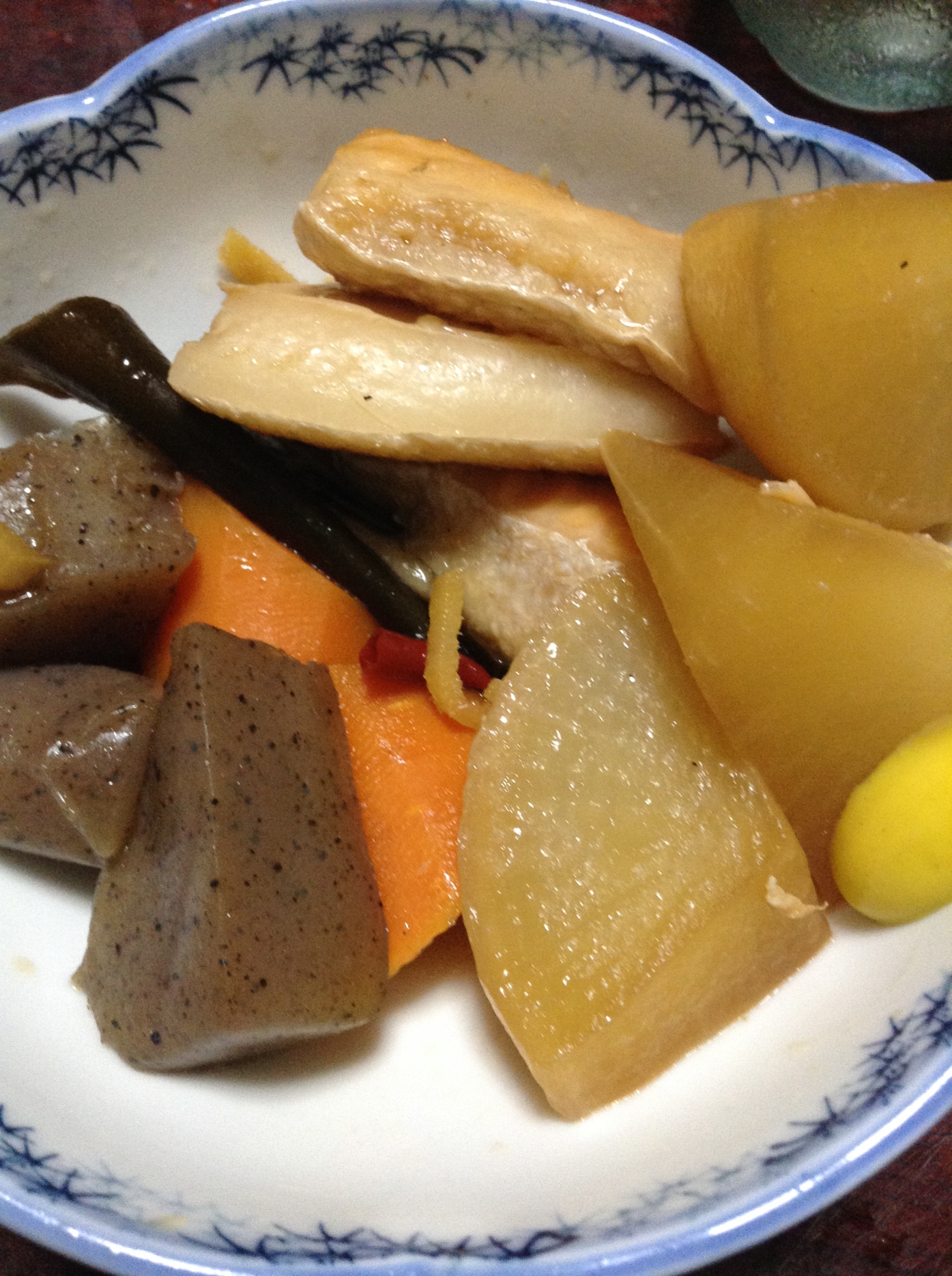 鮭アラと根菜の煮物