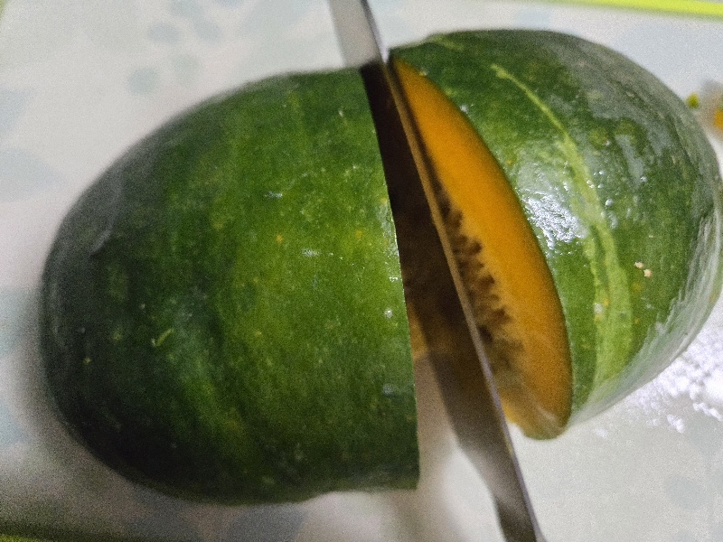硬いかぼちゃを簡単に切る方法