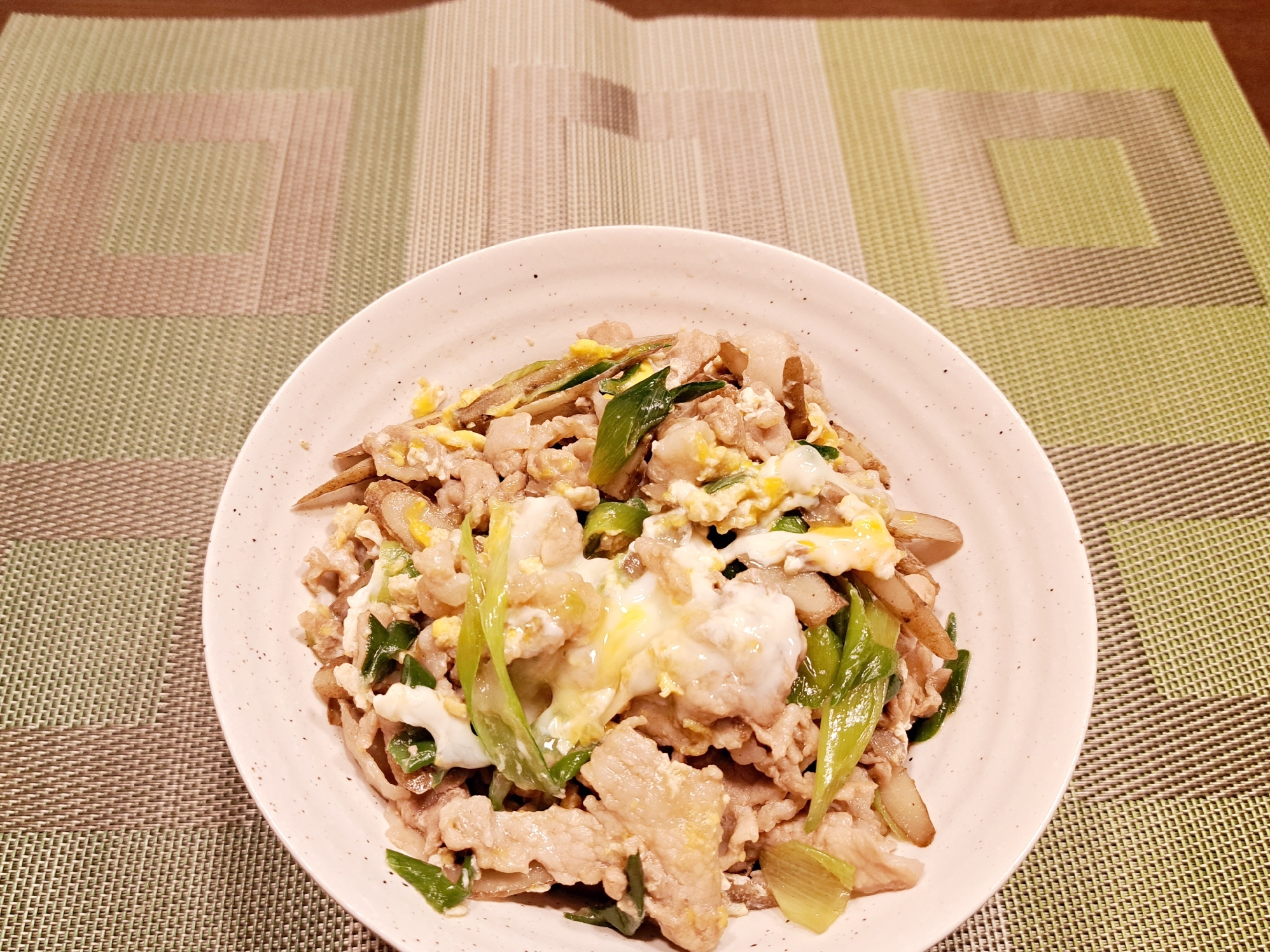 めんつゆで簡単！豚肉と ごぼう で柳川風丼