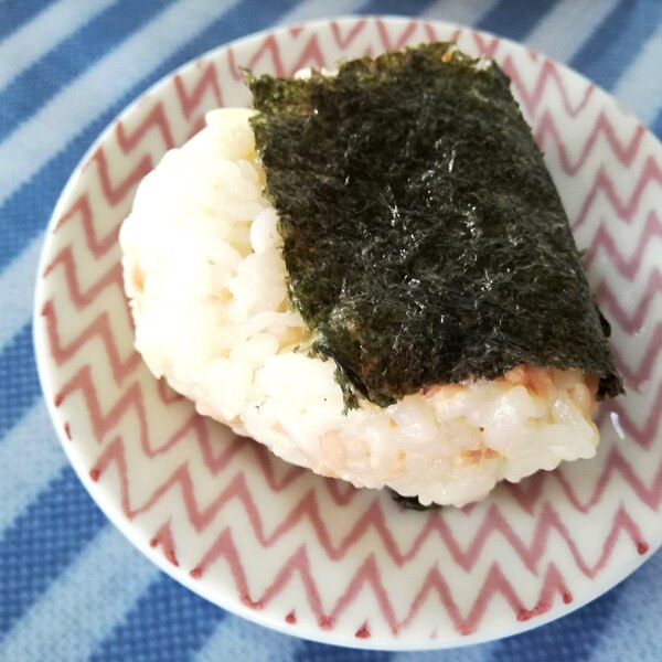 ツナマヨ混ぜ込みおにぎり レシピ 作り方 By 美麗 楽天レシピ ツナマヨ混ぜ込みおにぎり レシピ 作り方 By 美麗 楽天レシピ