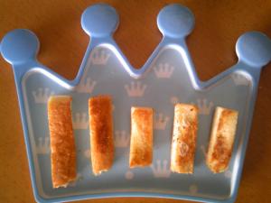 パンの耳で簡単バターシュガースティック1歳3ヶ月