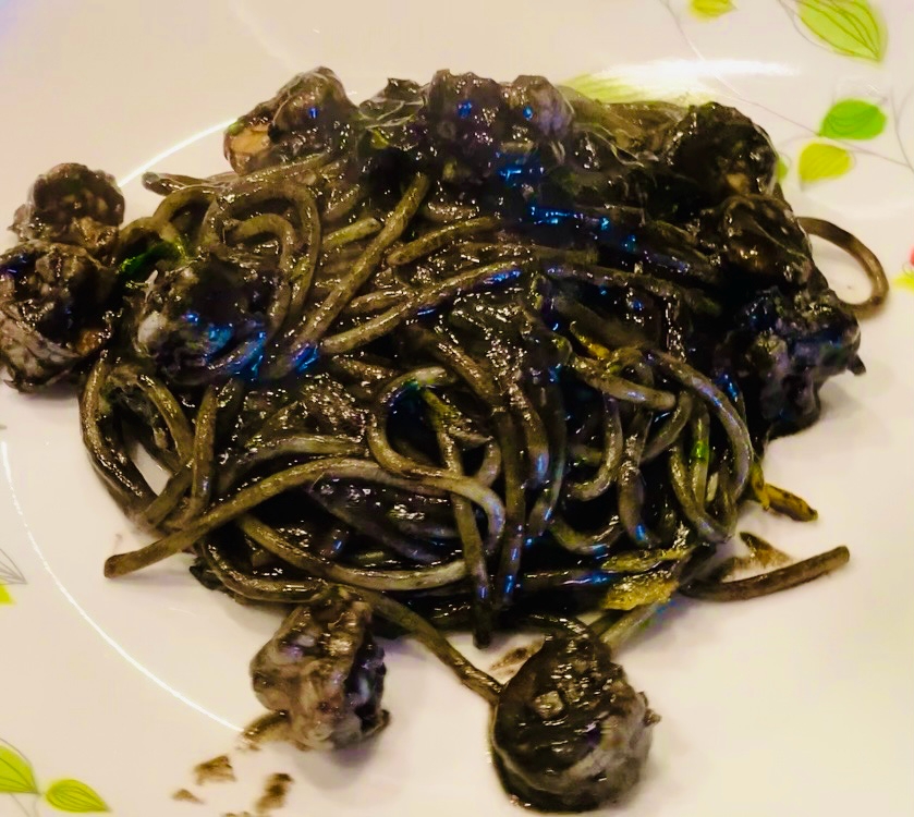 イカ墨のスパゲッティ　ワンパンver