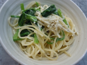 和風 えのきとほうれん草のチーズ醤油クリームパスタ レシピ 作り方 By Ponrinn 楽天レシピ