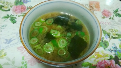 わかめとねぎの赤だし