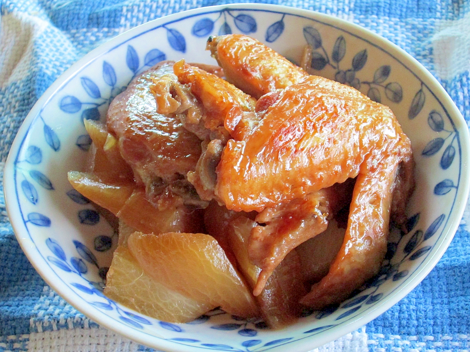 生姜風味の鶏手羽先と大根の煮物