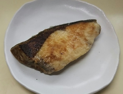 カリッと美味しいブリの塩焼き