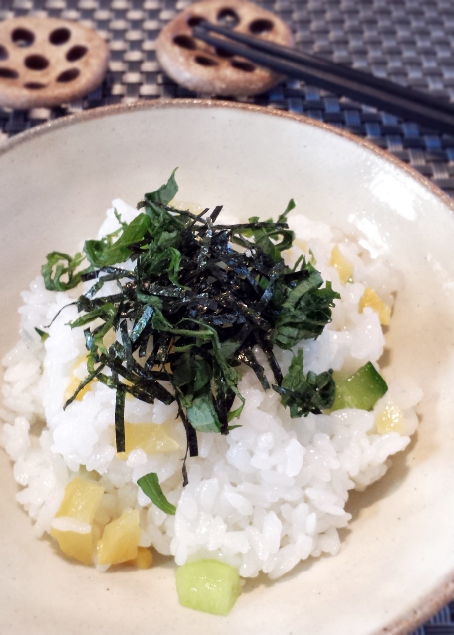 缶詰たくあんと胡瓜の混ぜ寿司