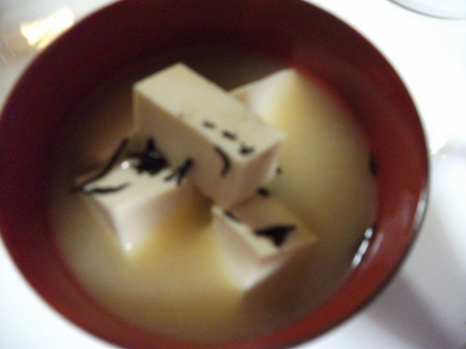 ひじきと豆腐と麩のお味噌汁