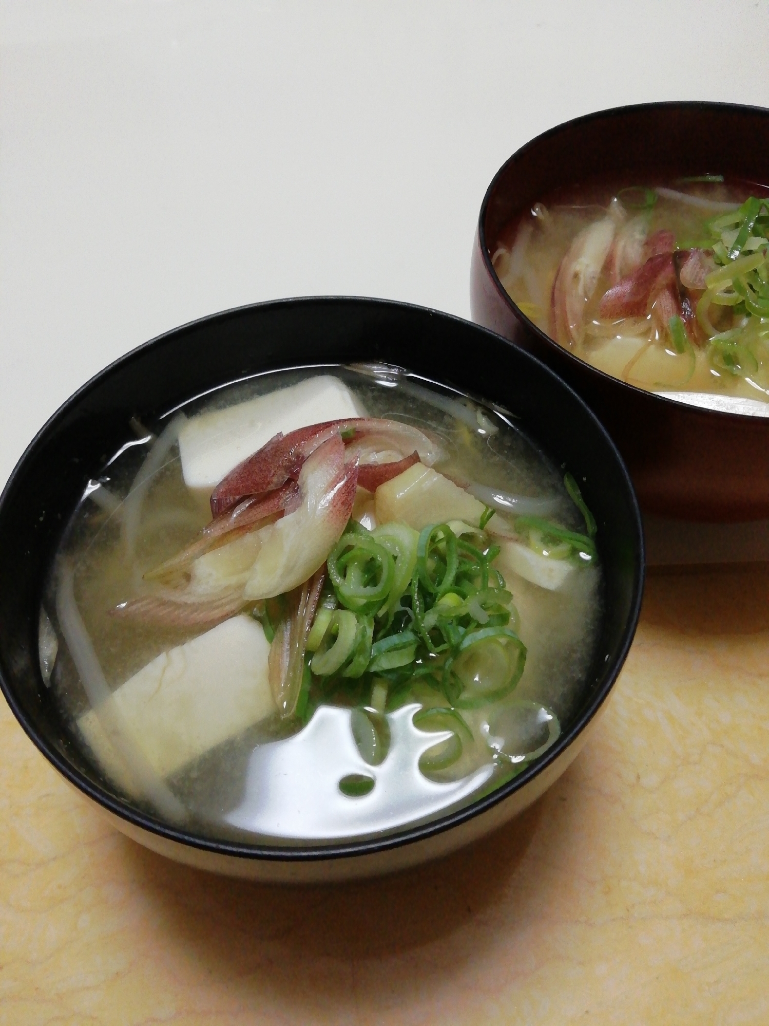 豆腐ともやしとタップリ薬味の糀味噌汁