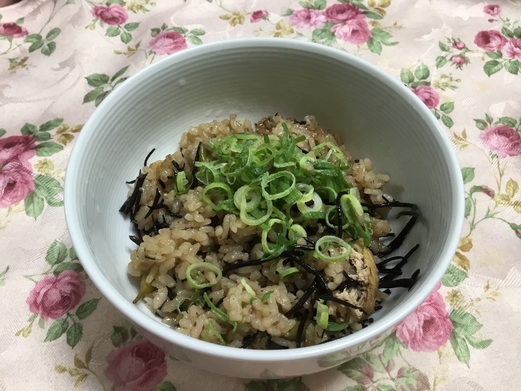 ひじきと油揚げの炊き込みご飯