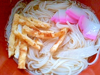 薄焼き卵とかまぼこと玉ねぎのそうめん