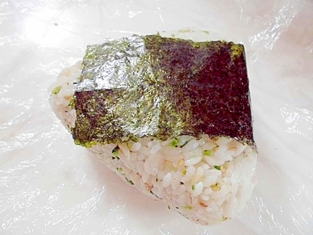 焼き鮭と青菜のおにぎり
