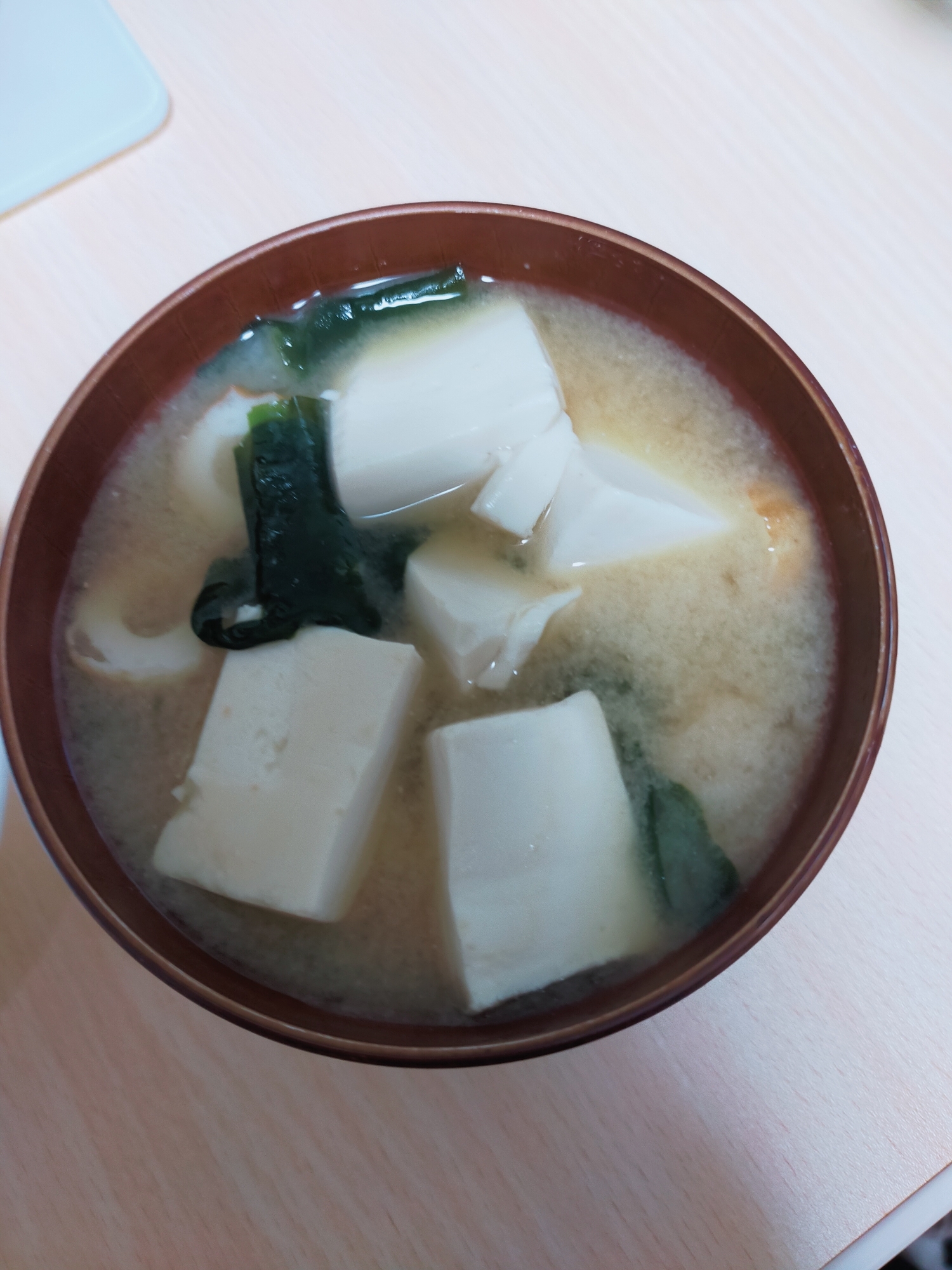 豆腐とわかめとちくわのお味噌汁