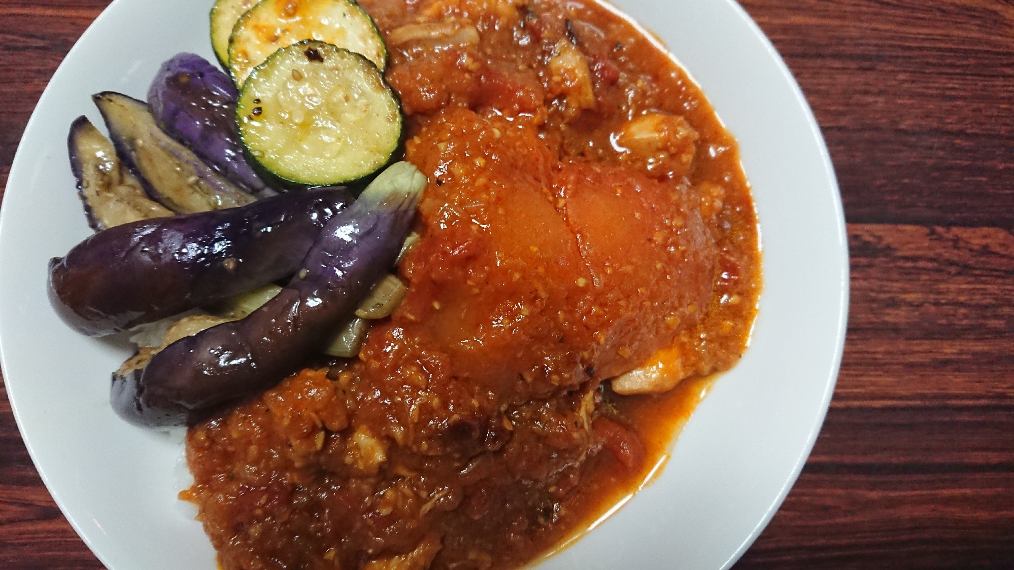 夏野菜と丸ごとトマトのチキンカレー