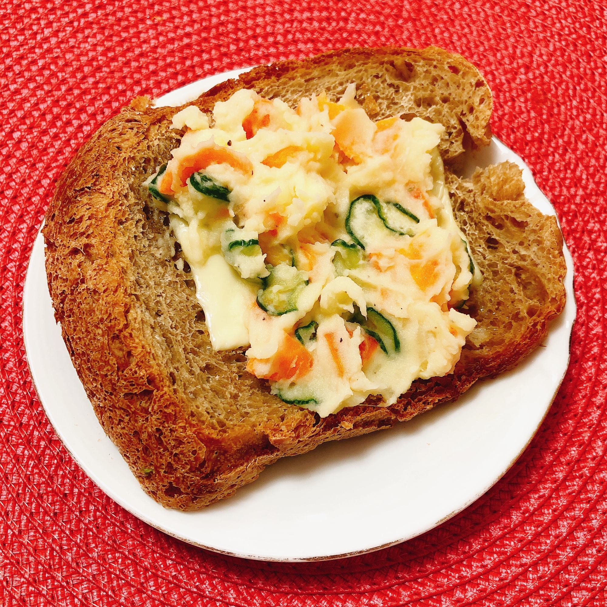 からしポテトサラダ♪チーズトースト