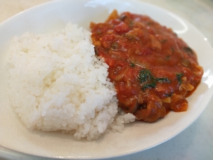 カレー粉で簡単！豚肉とトマトのカレー