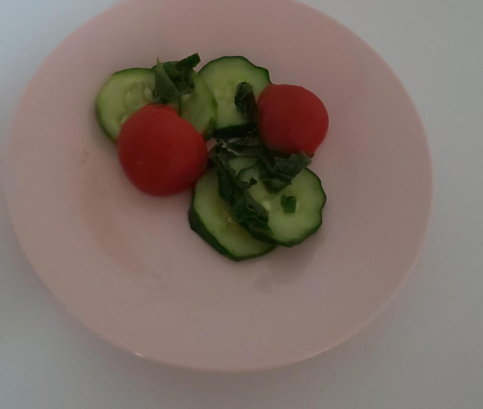 きゅうりとトマト大葉の和え物