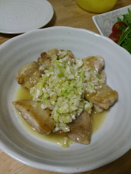 唐揚げ用のもも肉で作りました☆レモンでさっぱり♪でもご飯にもよく合って美味しかったです☆