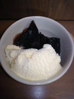 アイスはホームパックで「北海道の美味しい乳製品で作ったバニラアイス」っていうやつです＾＾ホームパックでもすぐ無くなっちゃう（爆）美味しくリピごち様♡