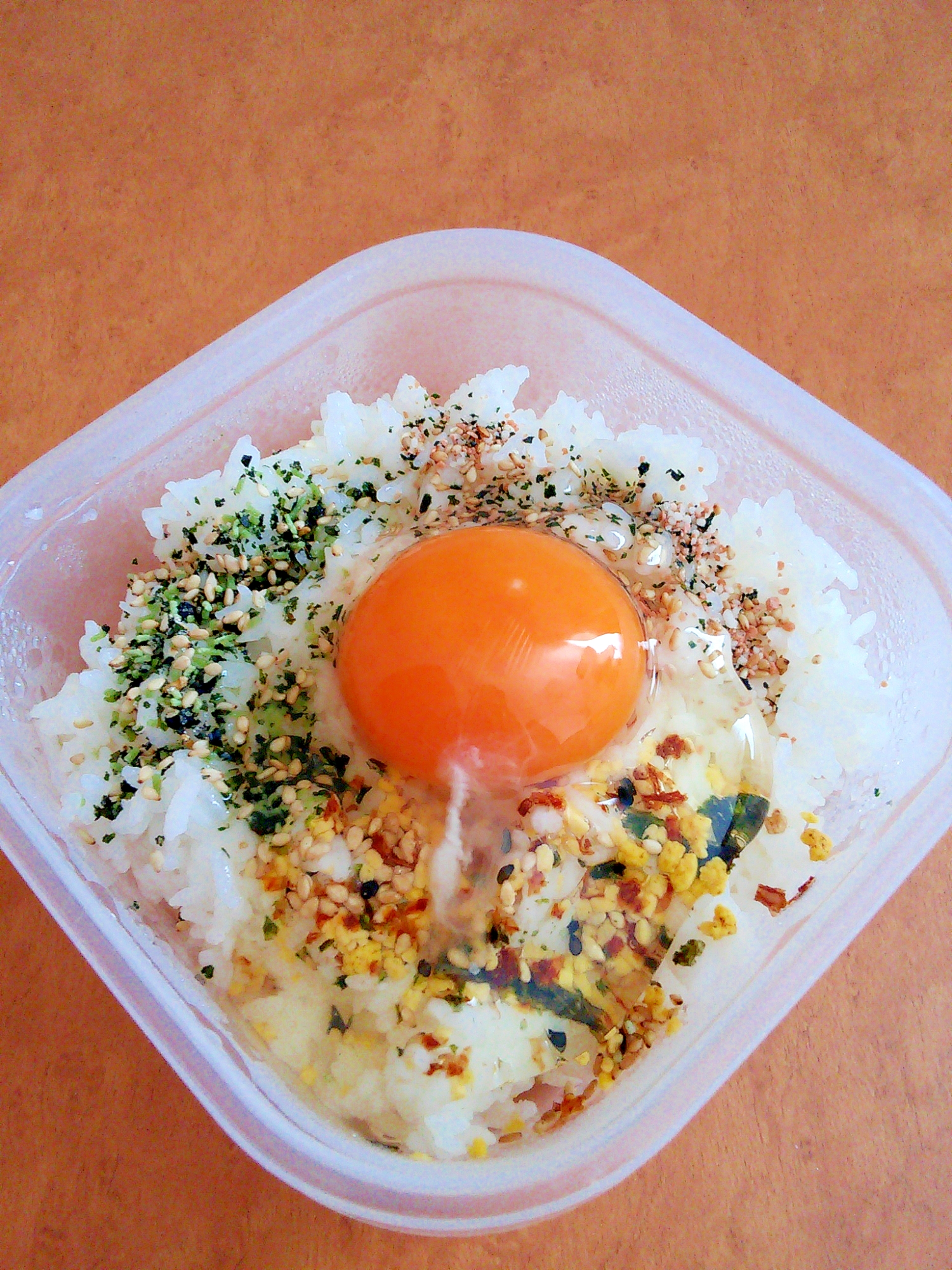ズボラ飯☆簡単アレンジ☆彩りふりかけの卵かけご飯