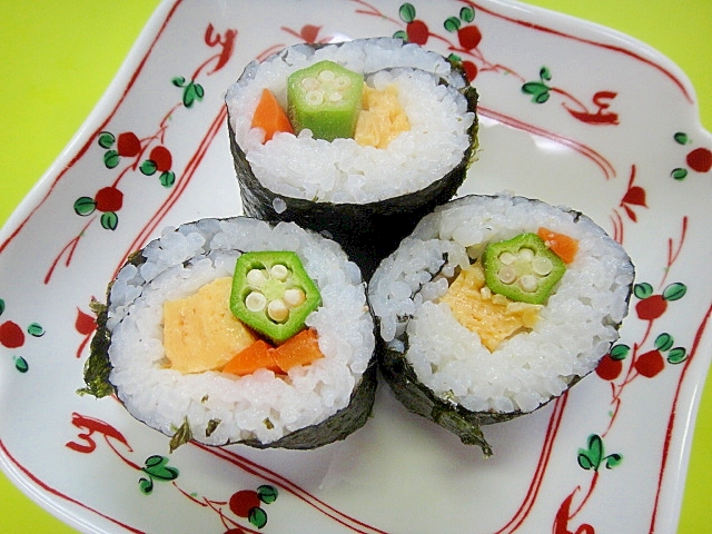 オクラと人参卵の3色巻き寿司