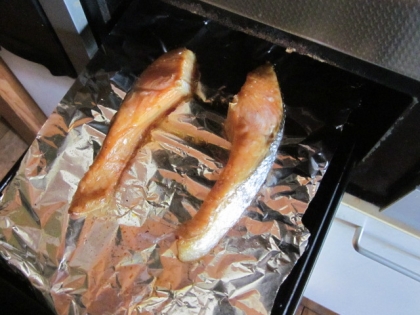 魚の焼き方は本当に便利、なにより片付けが簡単なことです。
鮭と明太子を一緒に焼いてます。これで丼物が作れ
感謝です♪ありがとうございました(*^_^*)