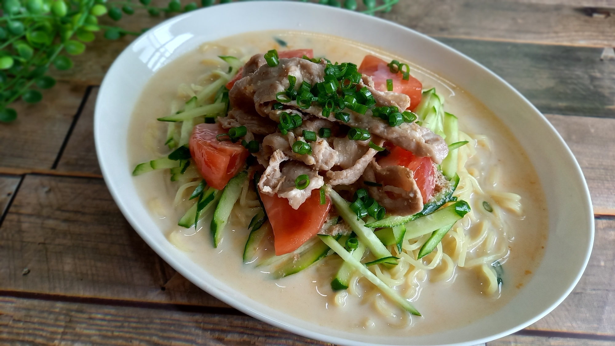 スープまで美味しい♪豆乳トマト冷麺