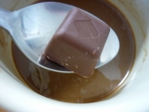 ラムチャンさん（＾－＾）こんばんは～♪　チョコinは美味しいですね～(^^♪ココアinとはまた少し違ってまったりコクウマでした❤　ほっこり御馳走様でした！！