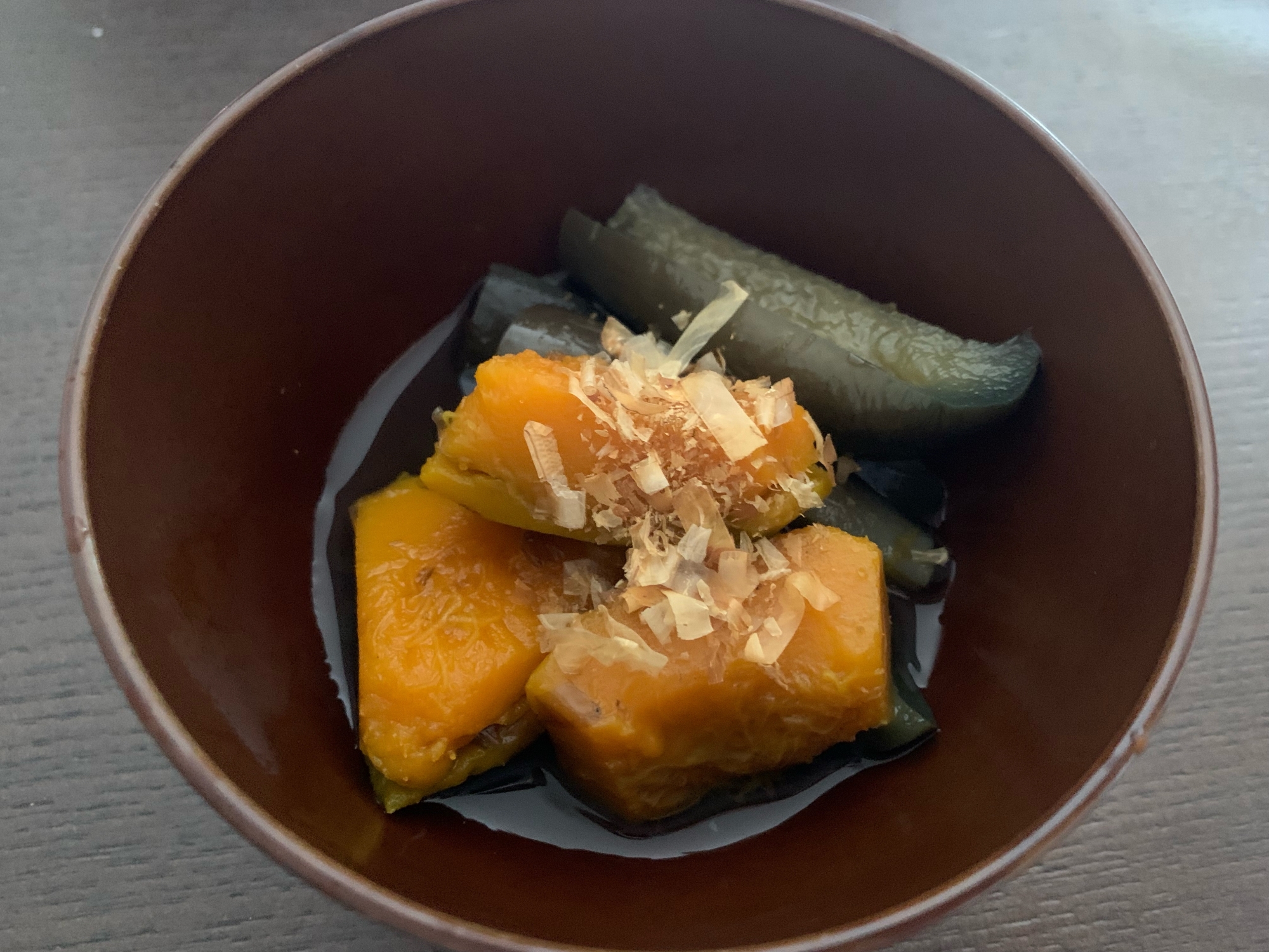 お出汁で食べるカボチャとお茄子の煮物