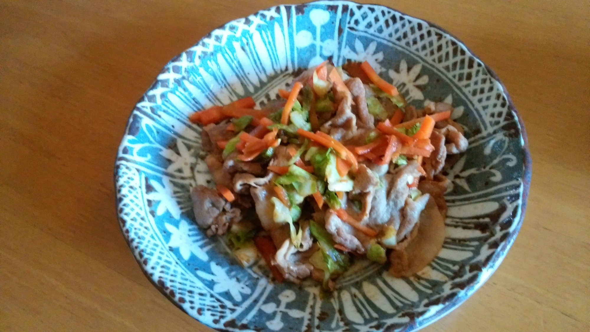 豚ロース肉とせん切り野菜の生姜醤油炒め