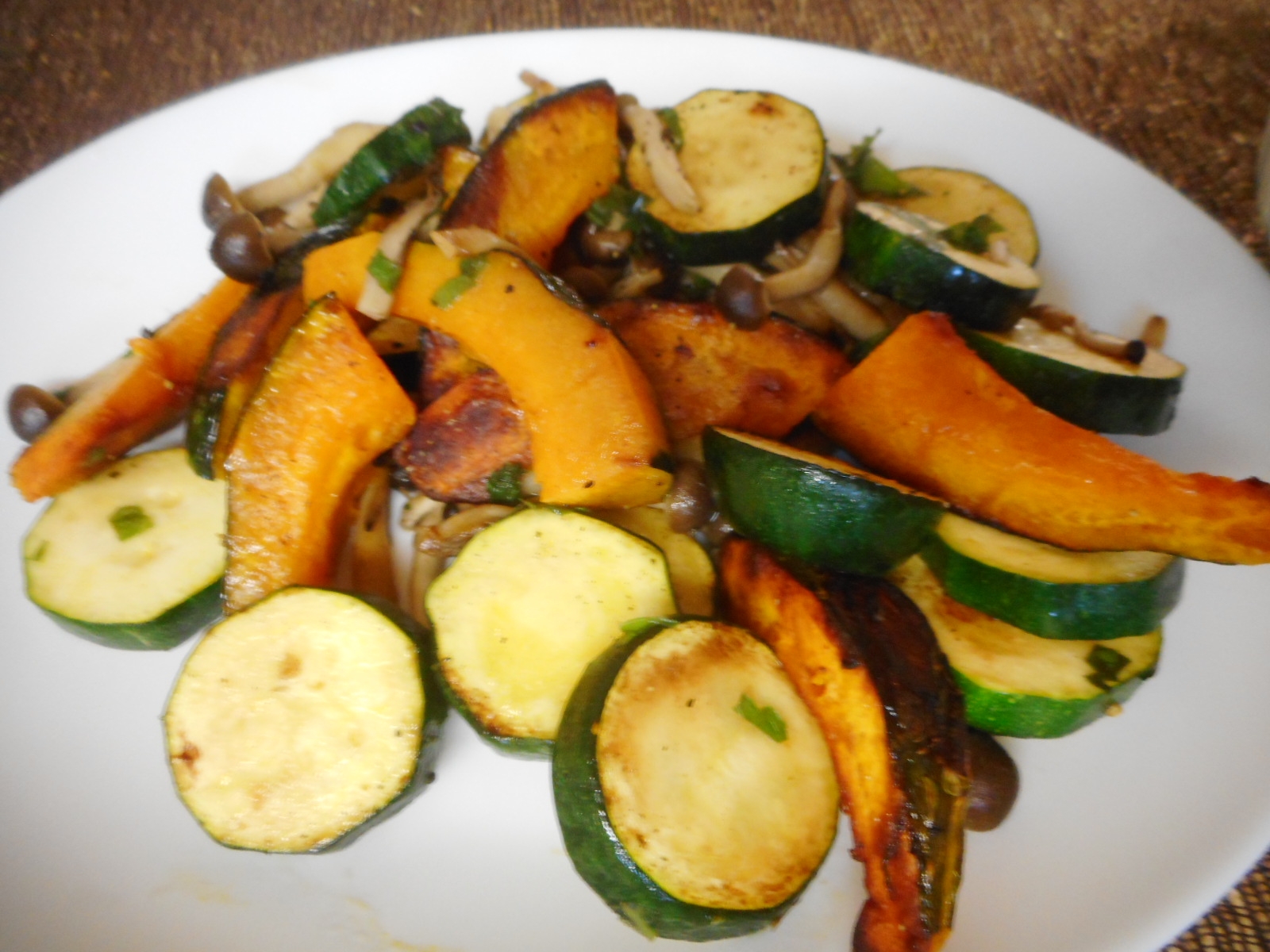 ズッキーニとカボチャとしめじのシソバターソテー レシピ 作り方 By Mococo05 楽天レシピ ズッキーニとカボチャとしめじのシソバターソテー レシピ 作り方 By Mococo05 楽天レシピ