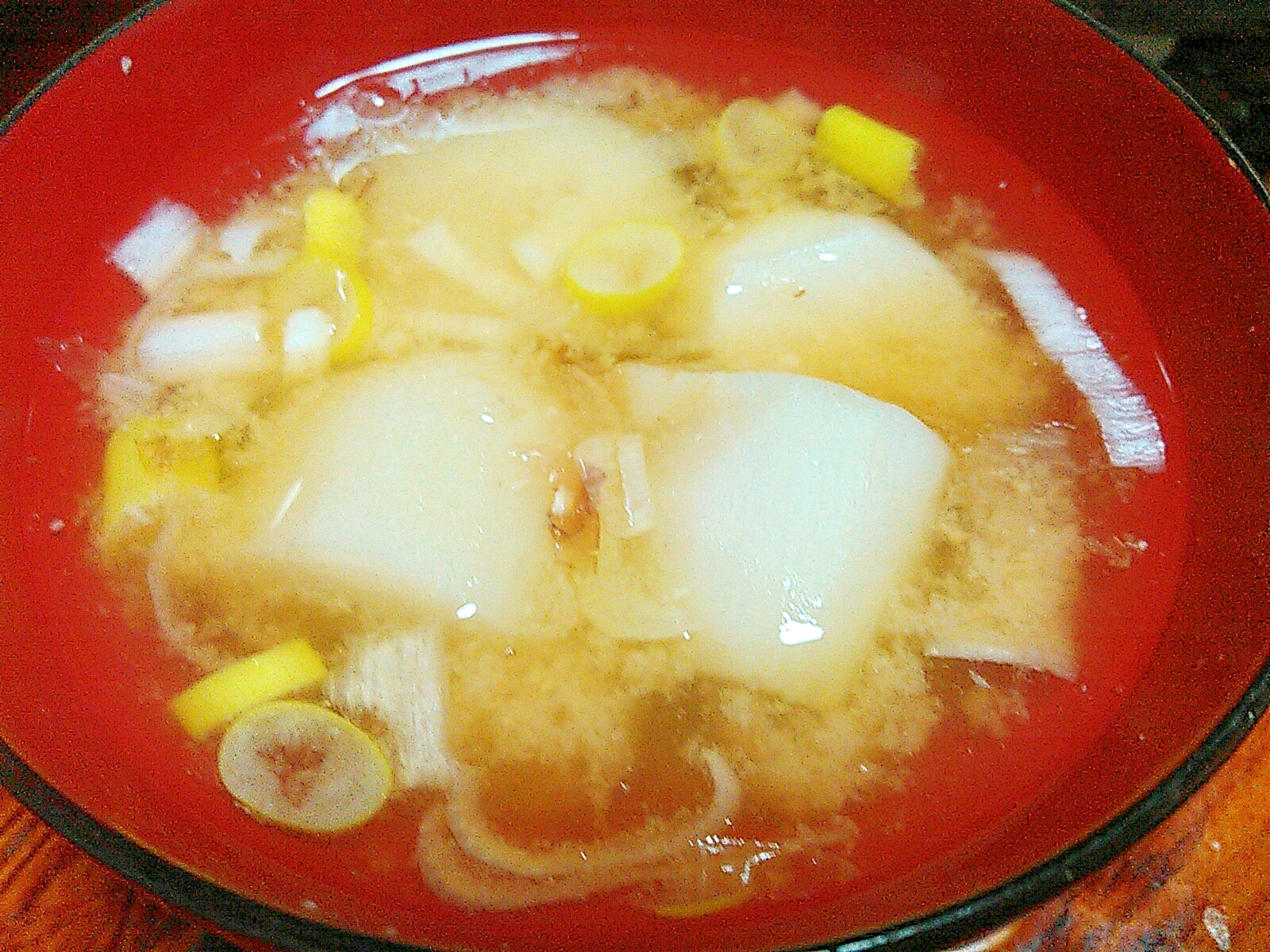 里芋と刻みネギの味噌汁
