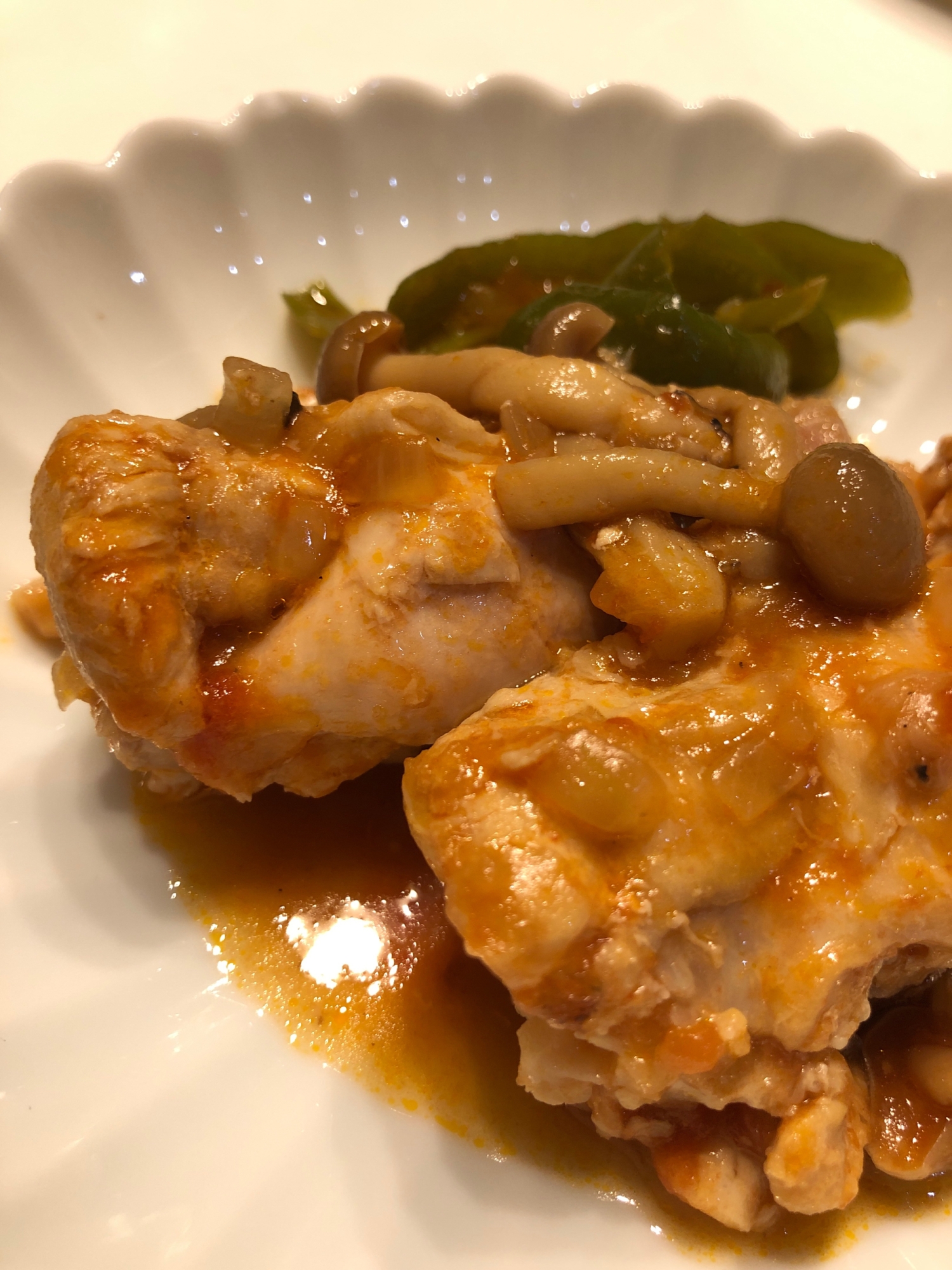 バーミキュラで簡単*手羽元とキノコのトマト煮込み