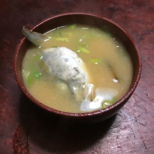 ワカシの頭と九条ネギのお味噌汁 レシピ 作り方 By とりあえず乾杯 楽天レシピ ワカシの頭と九条ネギのお味噌汁 レシピ 作り方 By とりあえず乾杯 楽天レシピ