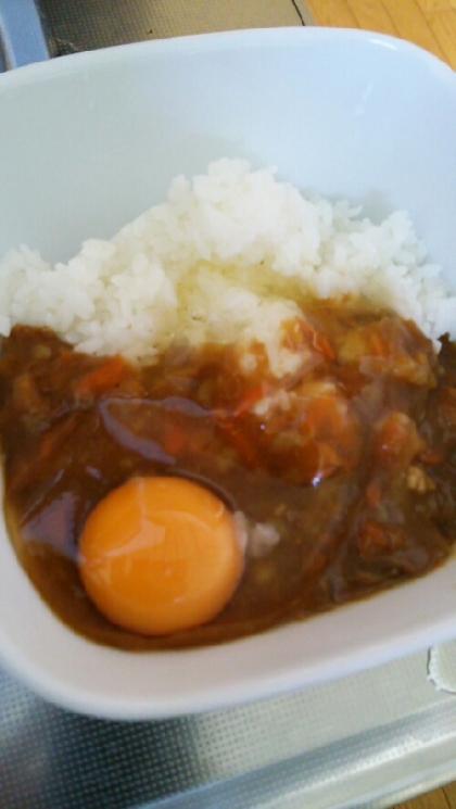 残ったカレーで！カレーの卵かけご飯☆