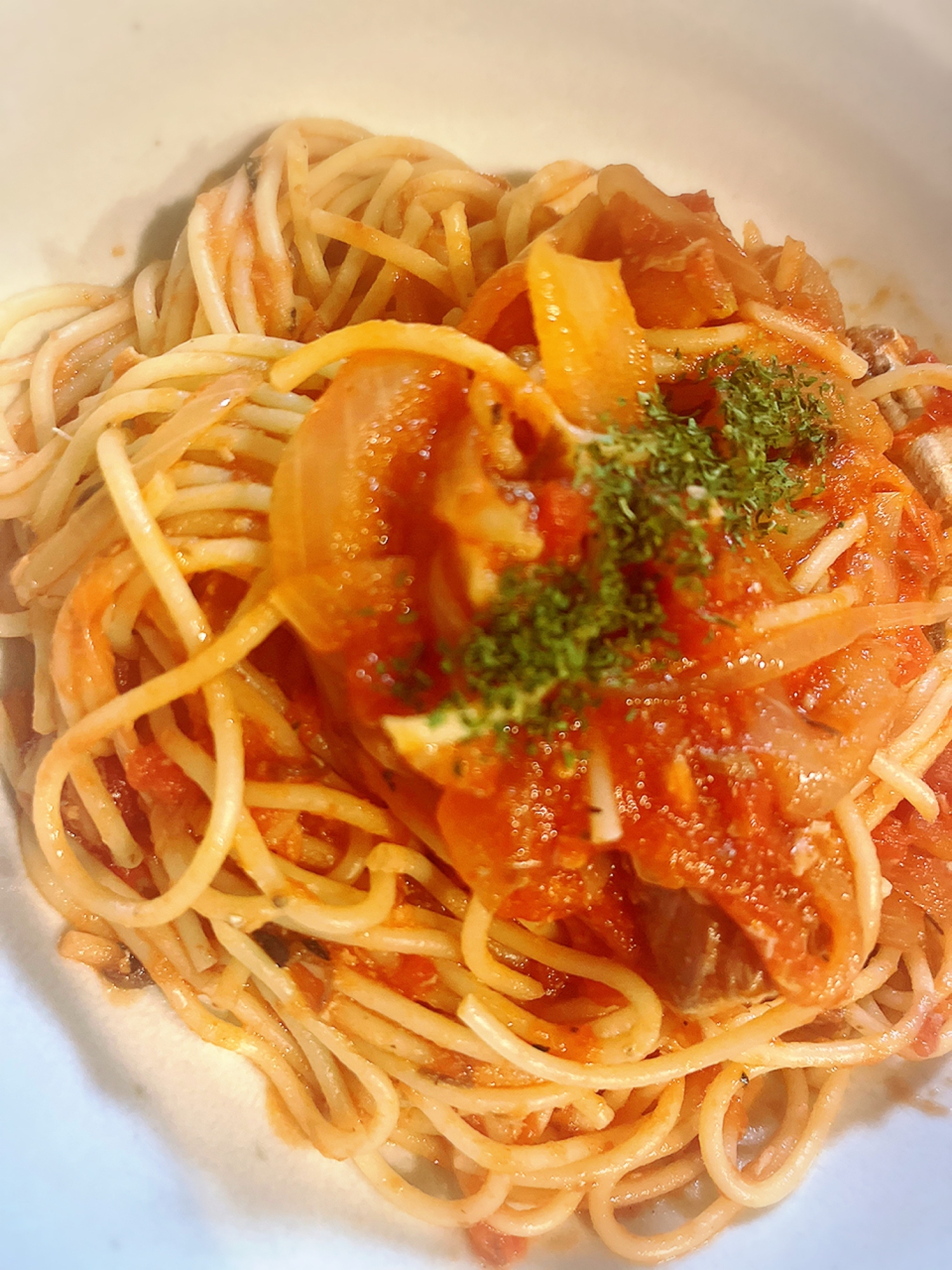 旨辛!鯖缶とトマトとハリッサのパスタ