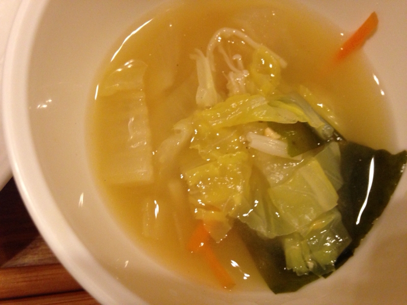 わかめと白菜と人参の味噌コンソメスープ