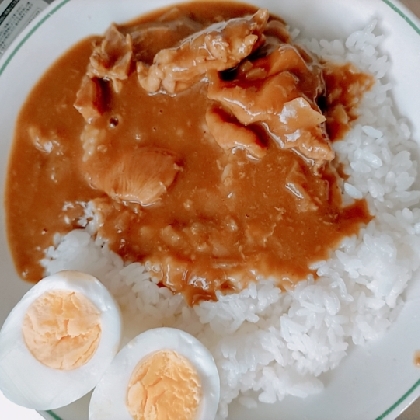 茹で卵とチキンカレー