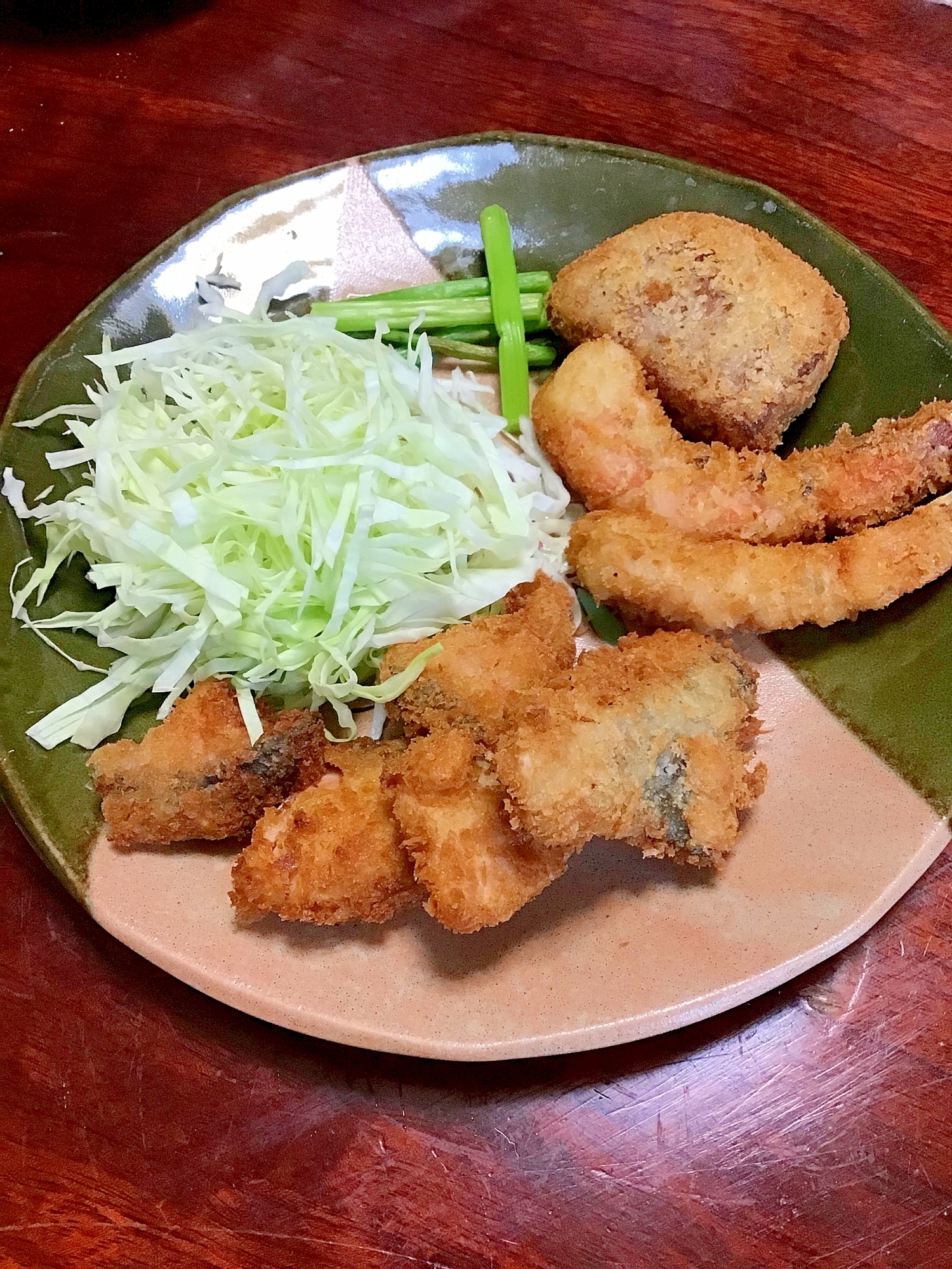 マルシンハンバーグをメンチカツにアレンジ。