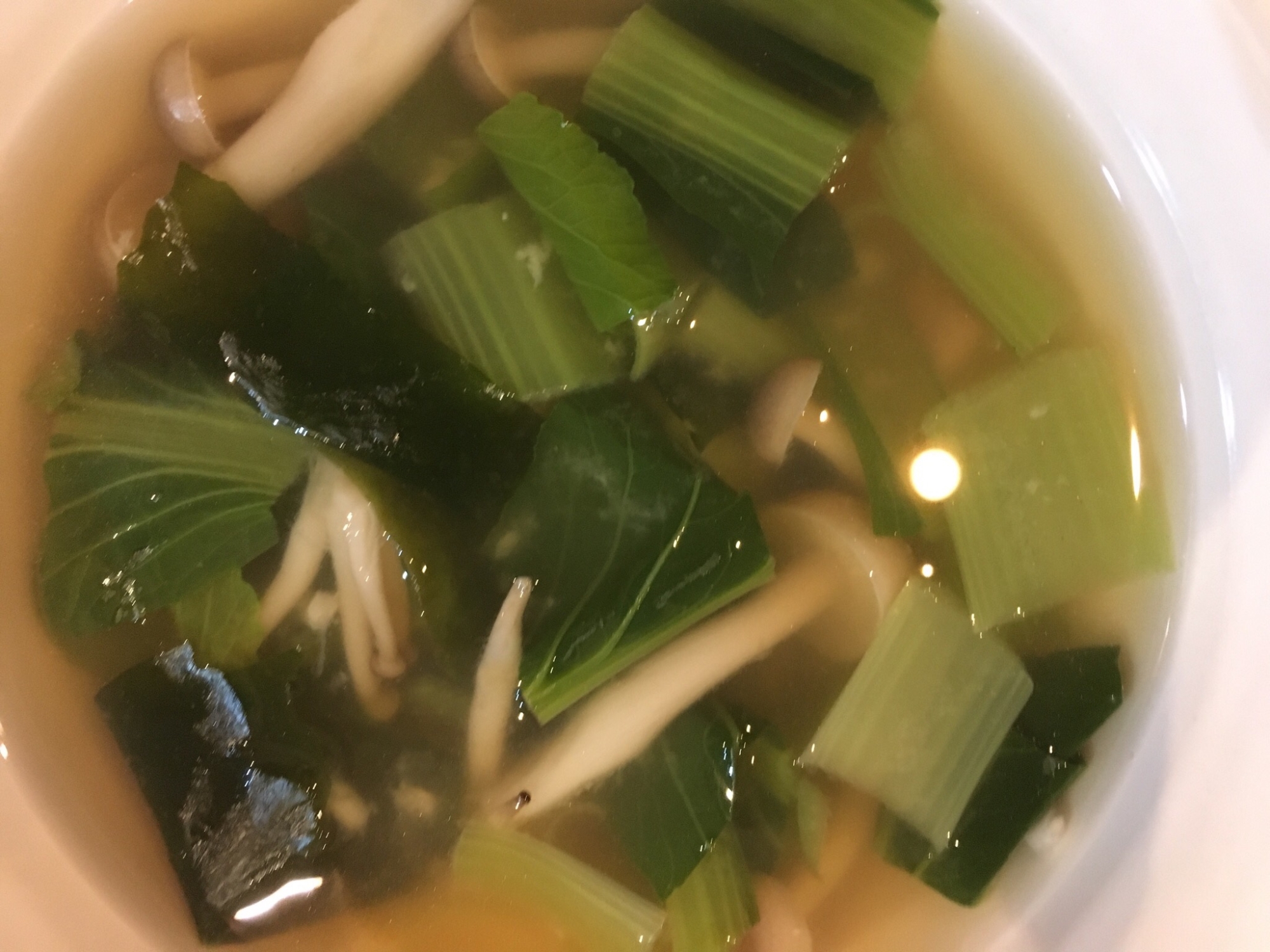 わかめとしめじと小松菜のスープ