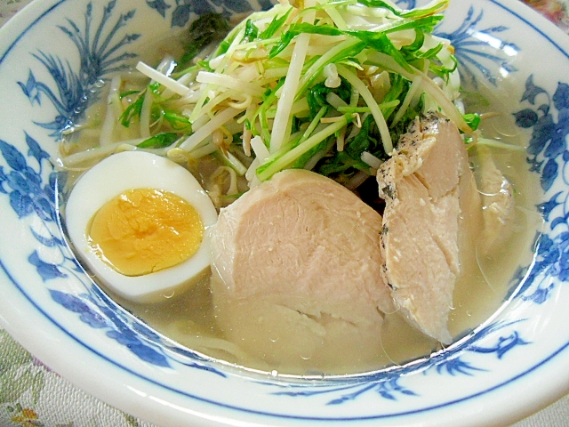 鶏ハムと水菜もやし塩ラーメン