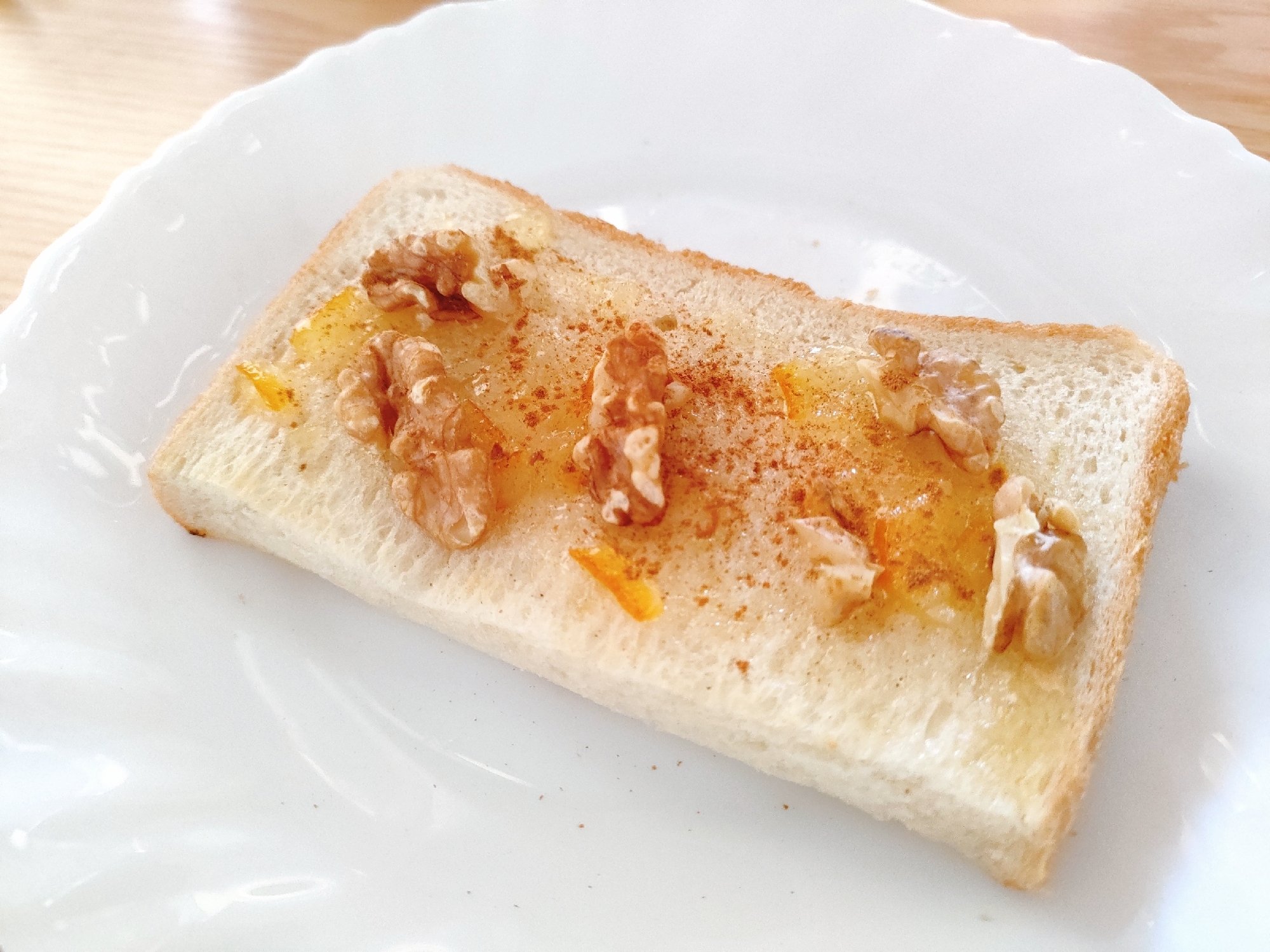 マーマレードとくるみのトースト